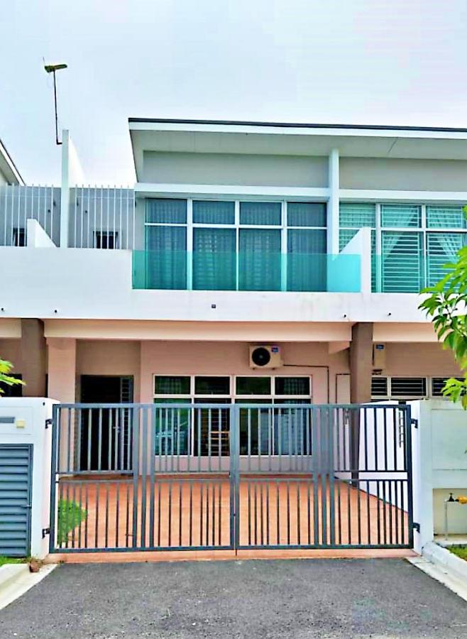 Desaru Cosy Homestay - Near Waterpark, Beach, Rapid -Wifi, Tvbox, Steamboat, Bbq Available Экстерьер фото