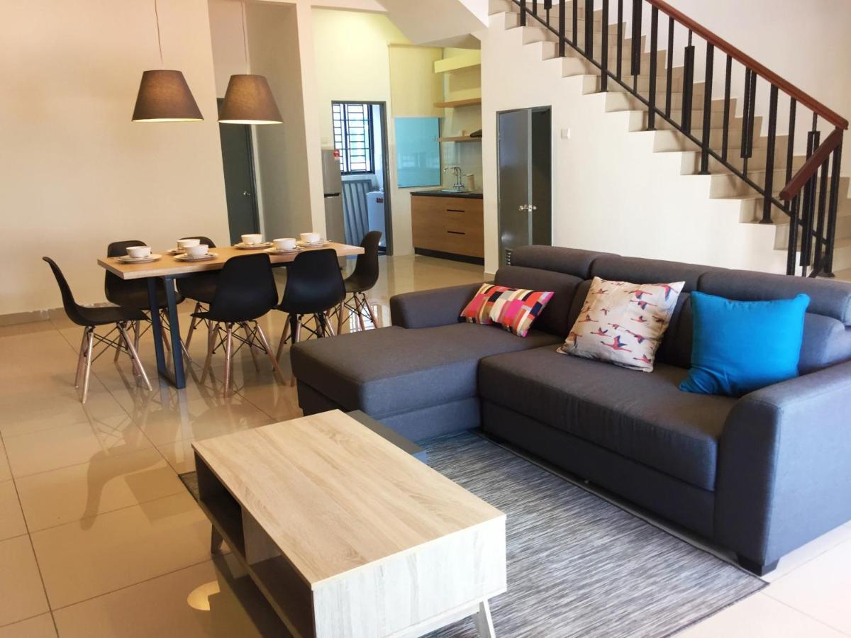 Desaru Cosy Homestay - Near Waterpark, Beach, Rapid -Wifi, Tvbox, Steamboat, Bbq Available Экстерьер фото